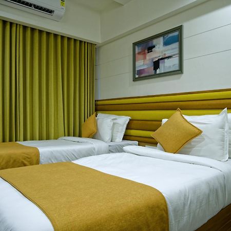 Hotel Lake Point Ahmedabad Exterior foto