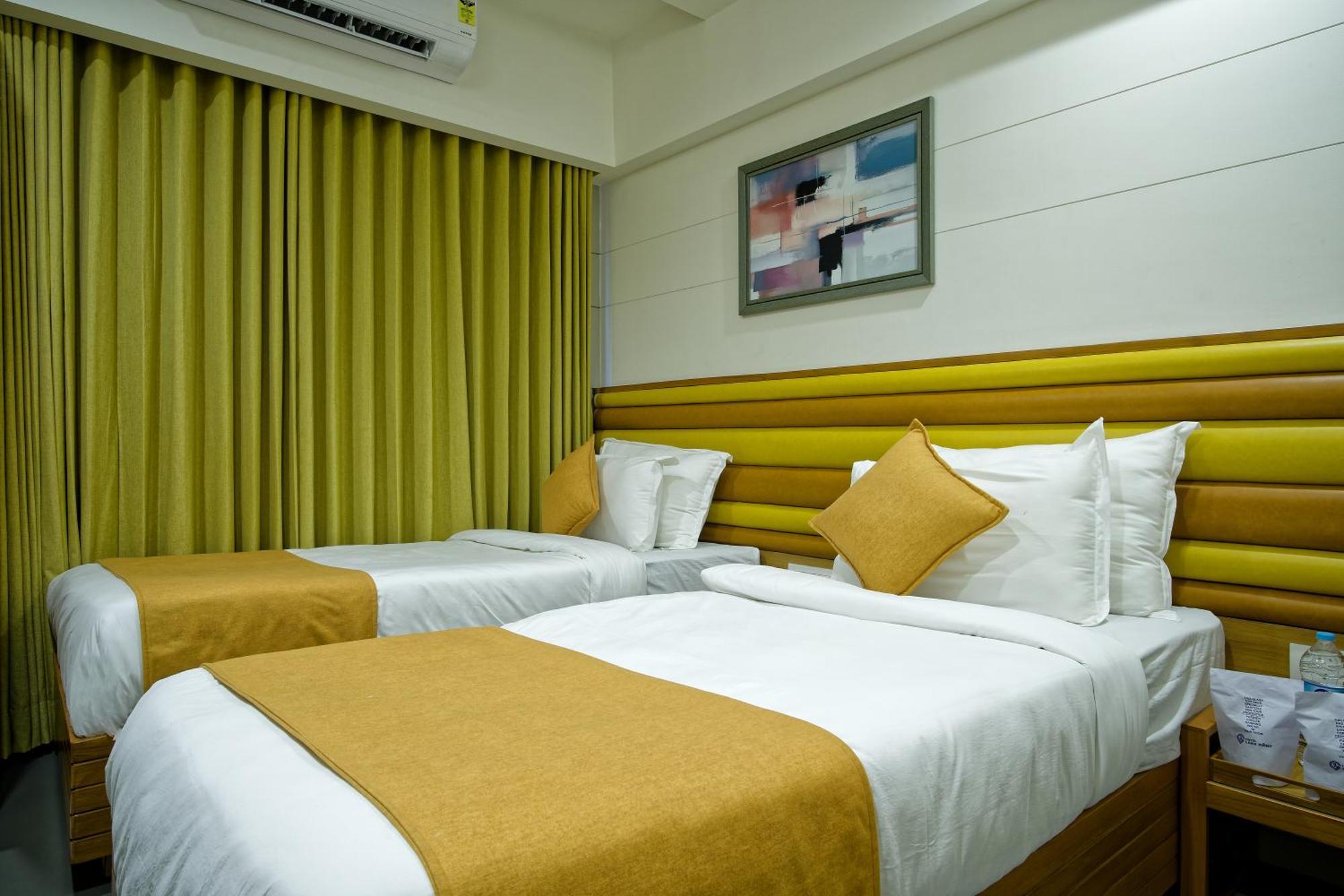 Hotel Lake Point Ahmedabad Exterior foto