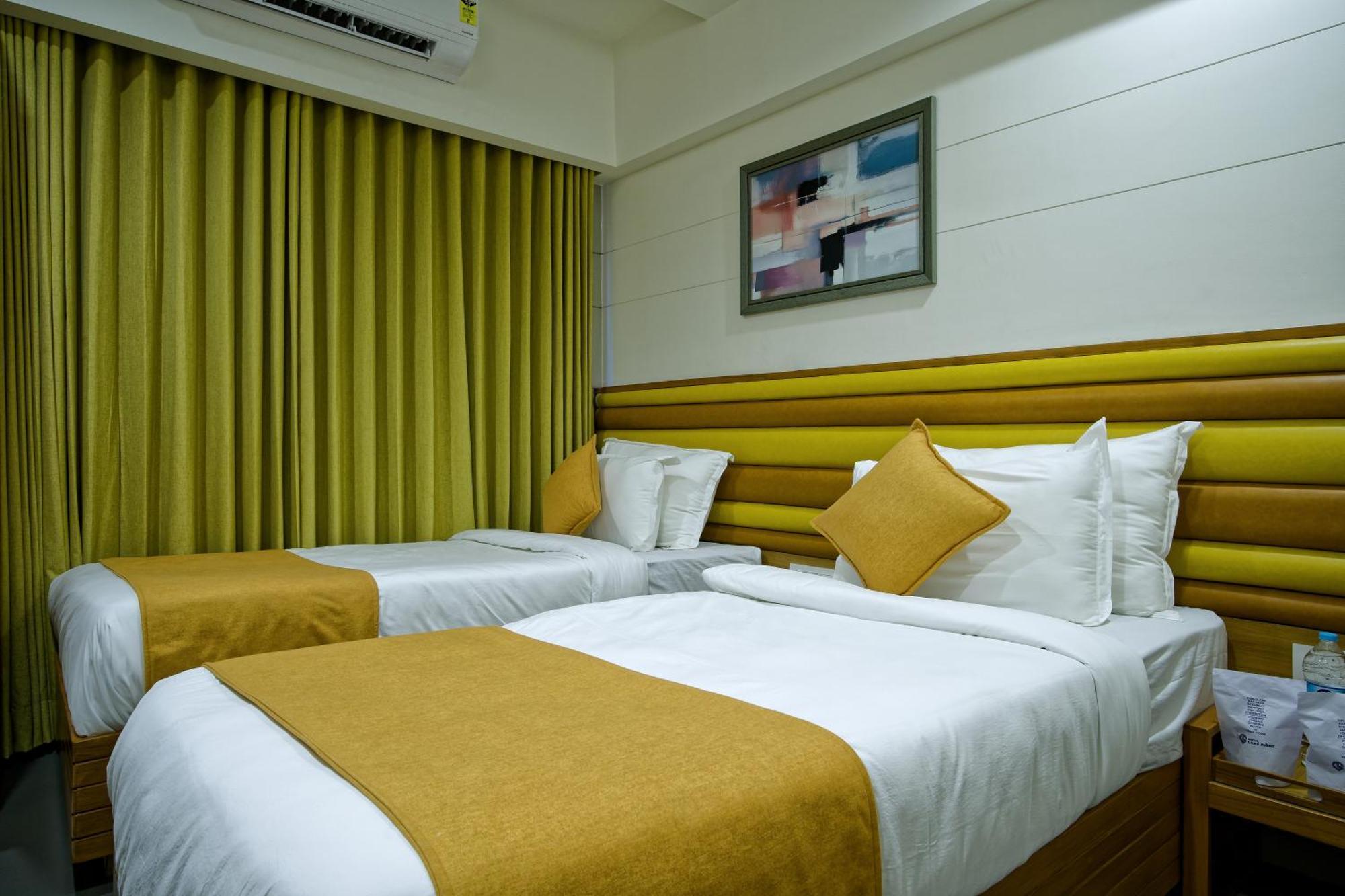 Hotel Lake Point Ahmedabad Exterior foto