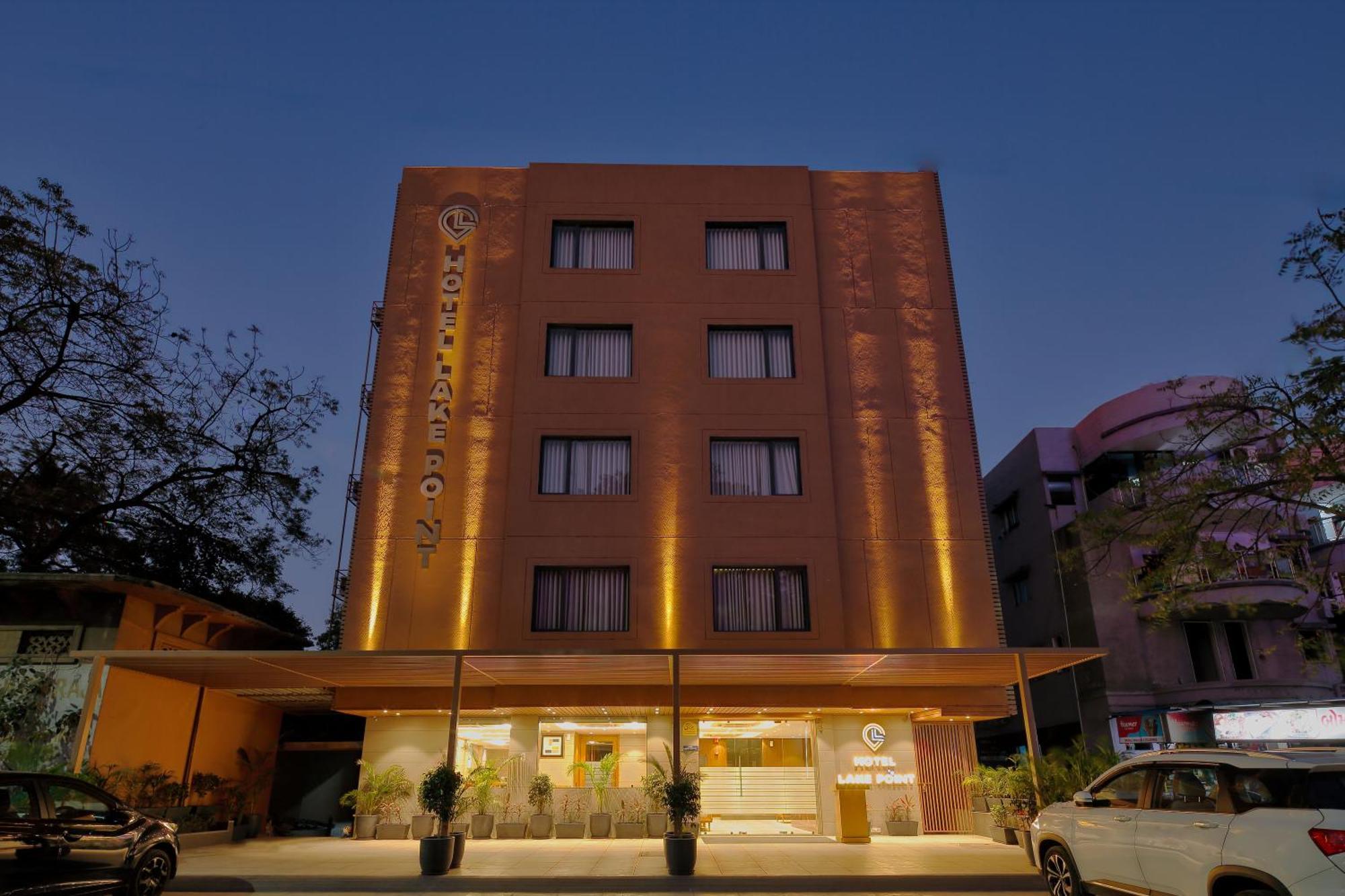 Hotel Lake Point Ahmedabad Exterior foto