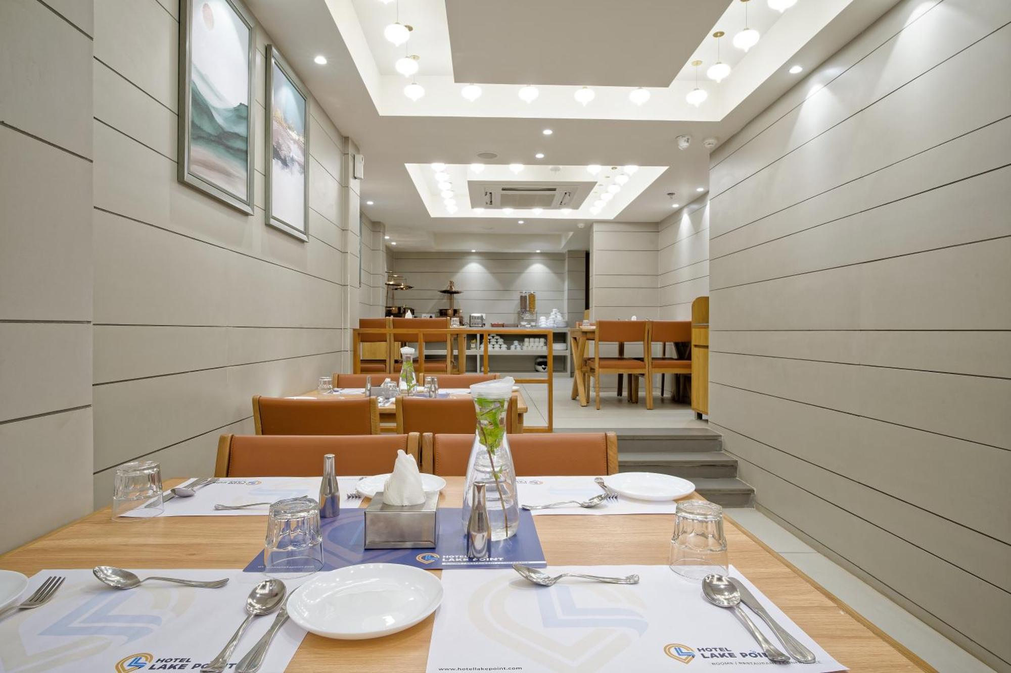 Hotel Lake Point Ahmedabad Exterior foto