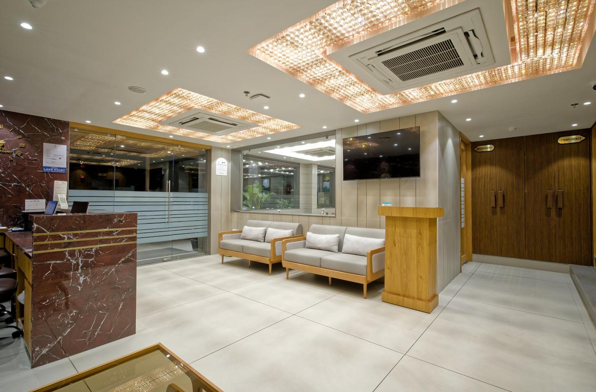 Hotel Lake Point Ahmedabad Exterior foto