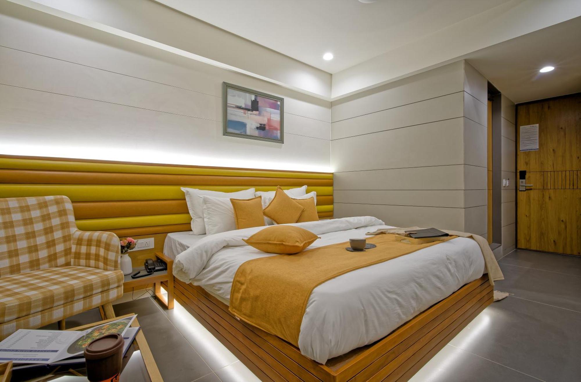 Hotel Lake Point Ahmedabad Exterior foto