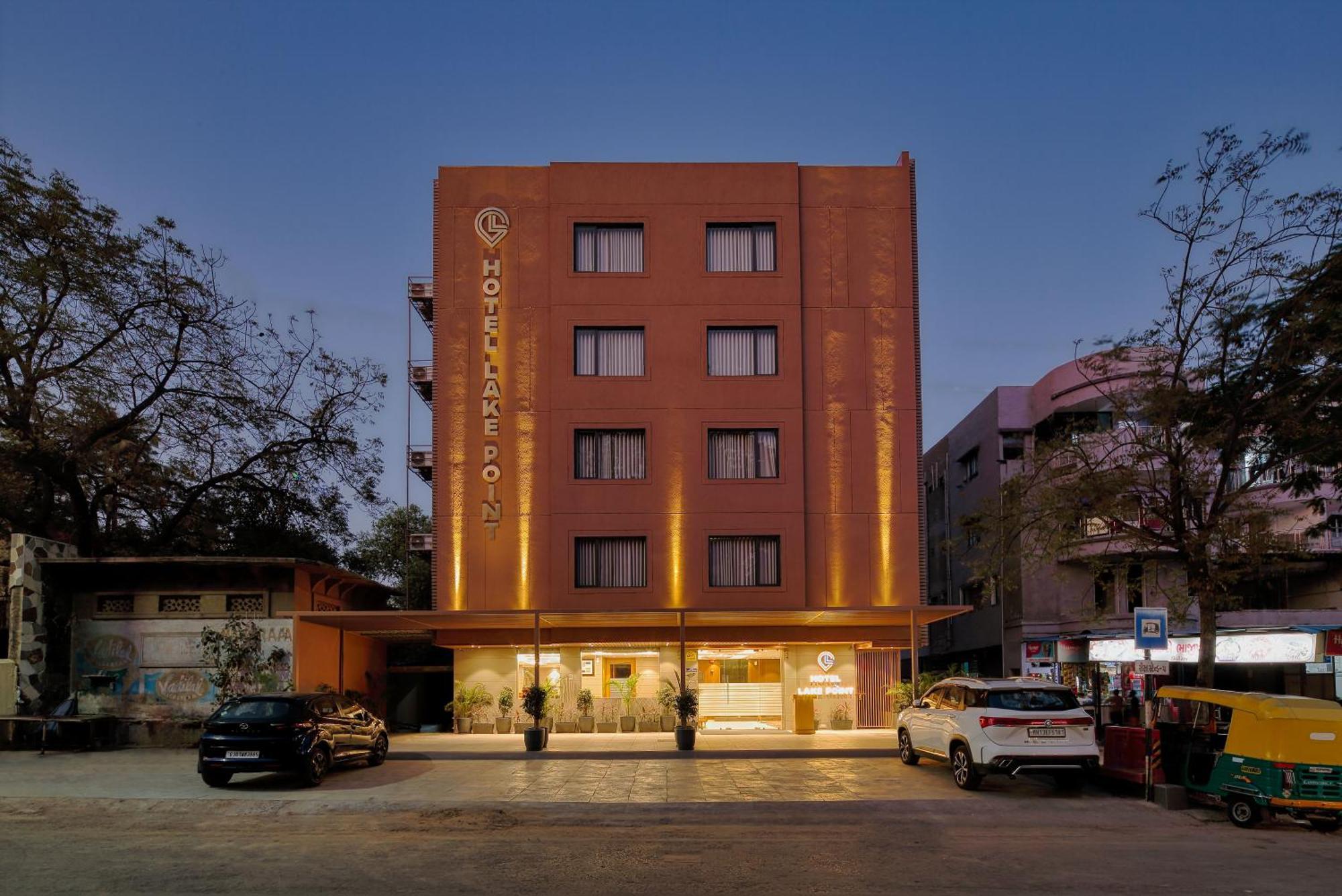 Hotel Lake Point Ahmedabad Exterior foto