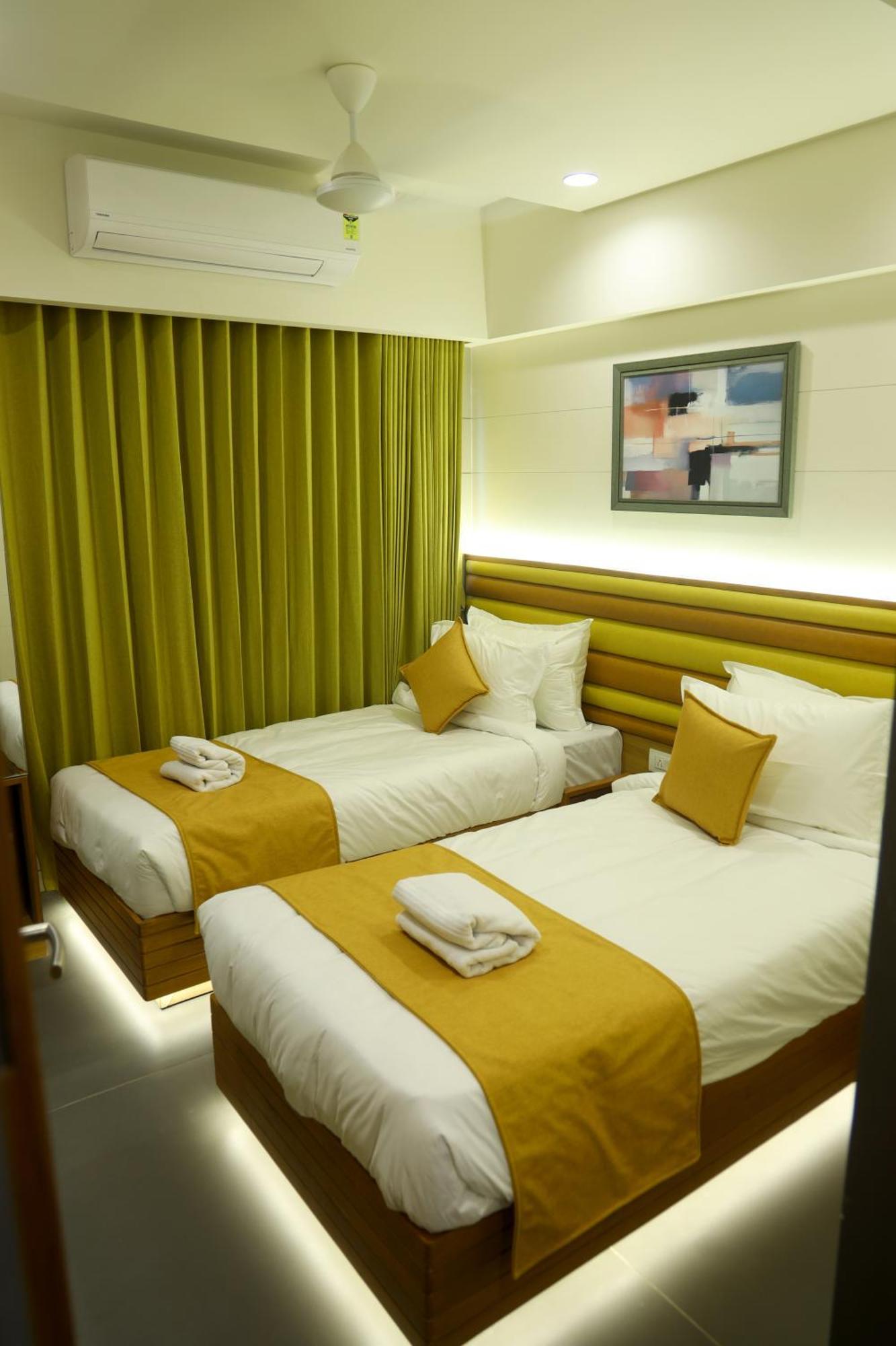 Hotel Lake Point Ahmedabad Exterior foto