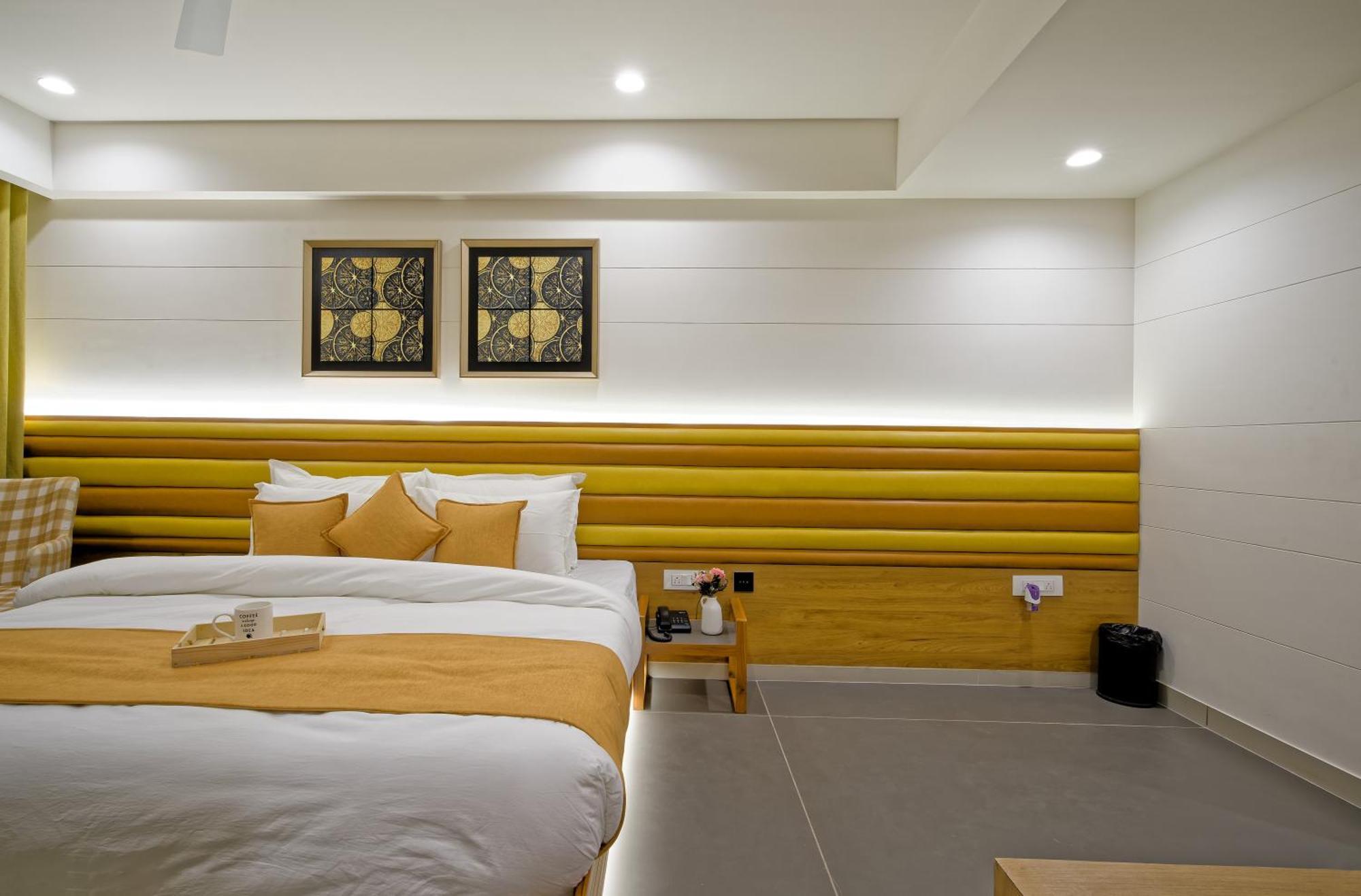Hotel Lake Point Ahmedabad Exterior foto