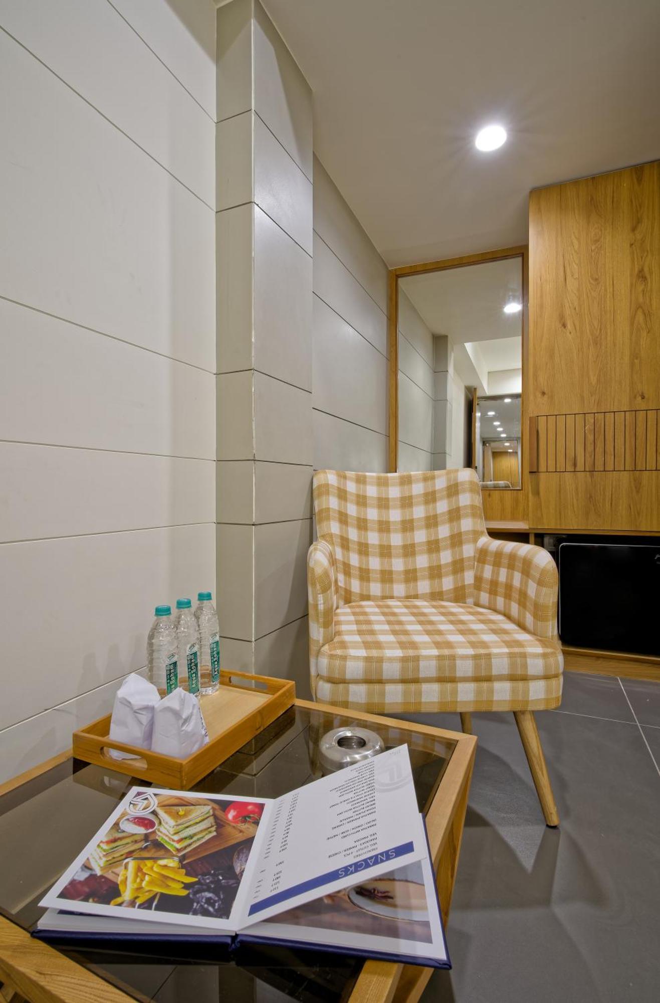 Hotel Lake Point Ahmedabad Exterior foto