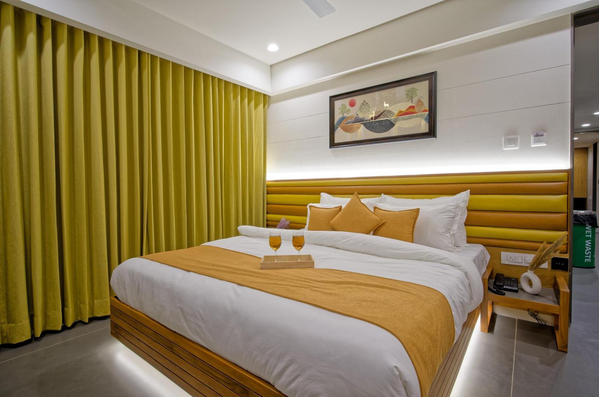 Hotel Lake Point Ahmedabad Exterior foto