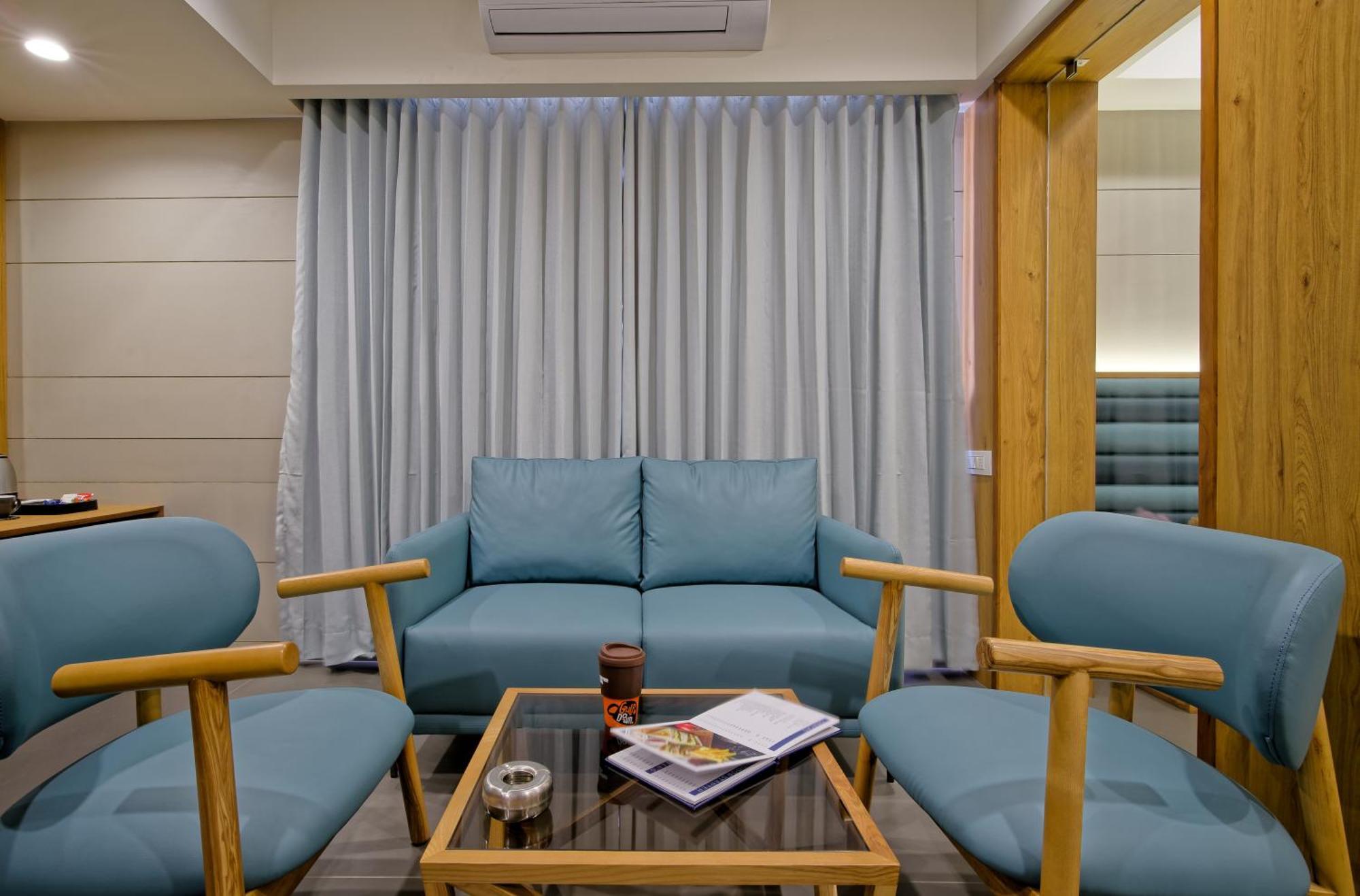 Hotel Lake Point Ahmedabad Exterior foto