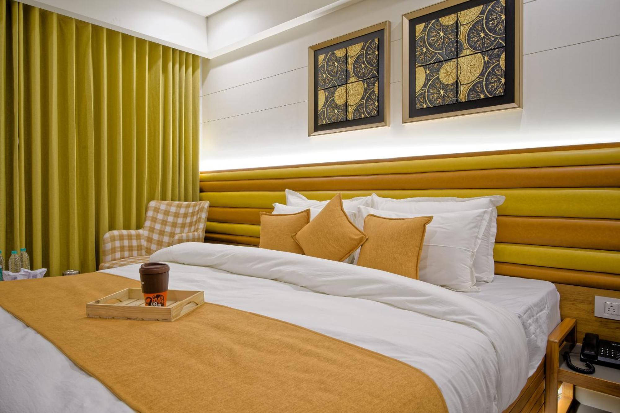 Hotel Lake Point Ahmedabad Exterior foto
