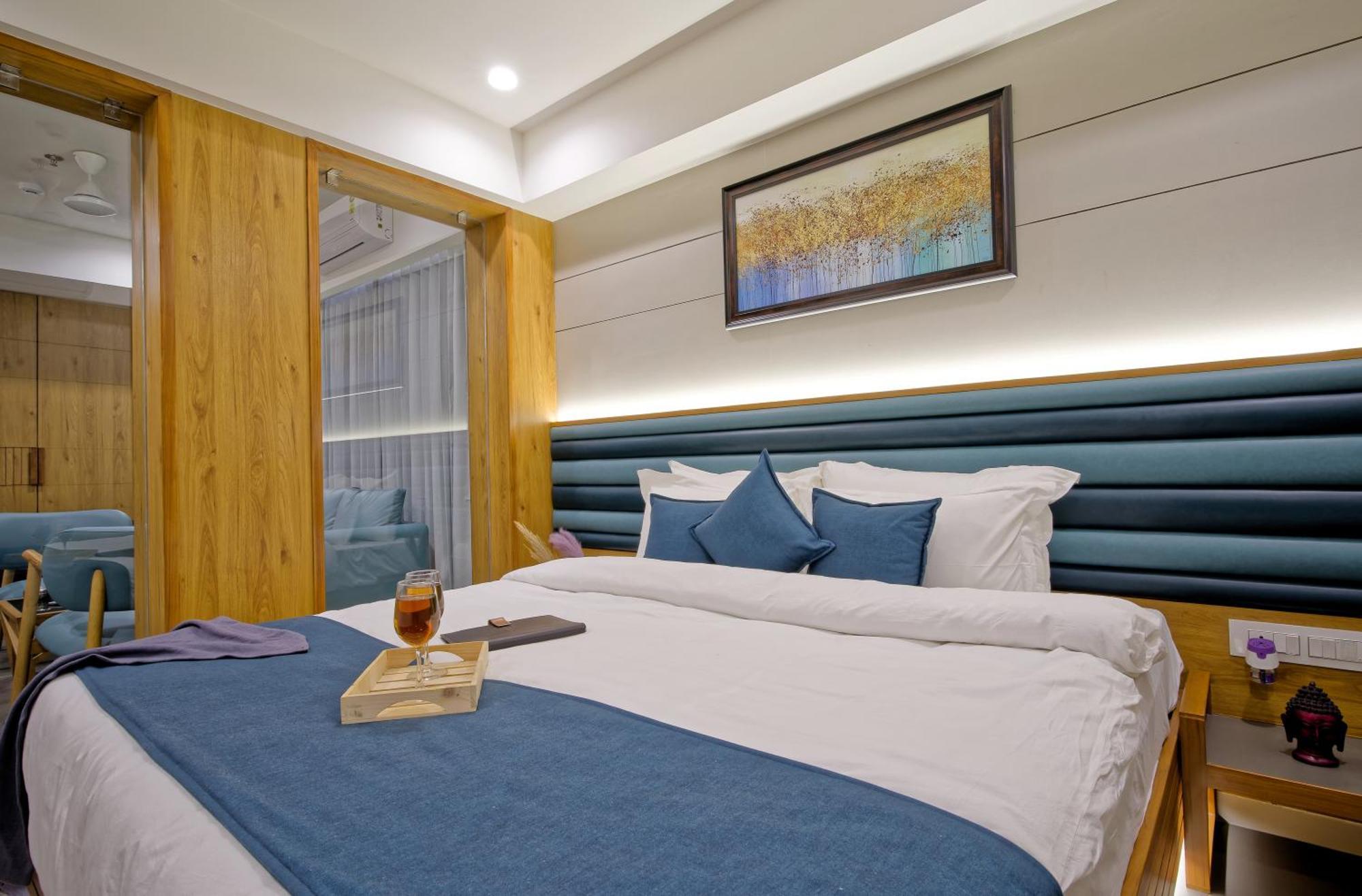 Hotel Lake Point Ahmedabad Exterior foto
