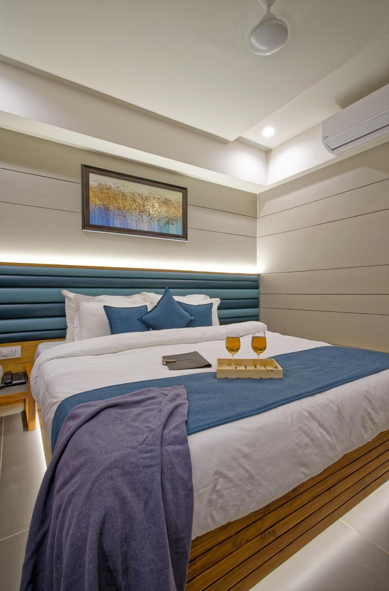 Hotel Lake Point Ahmedabad Exterior foto