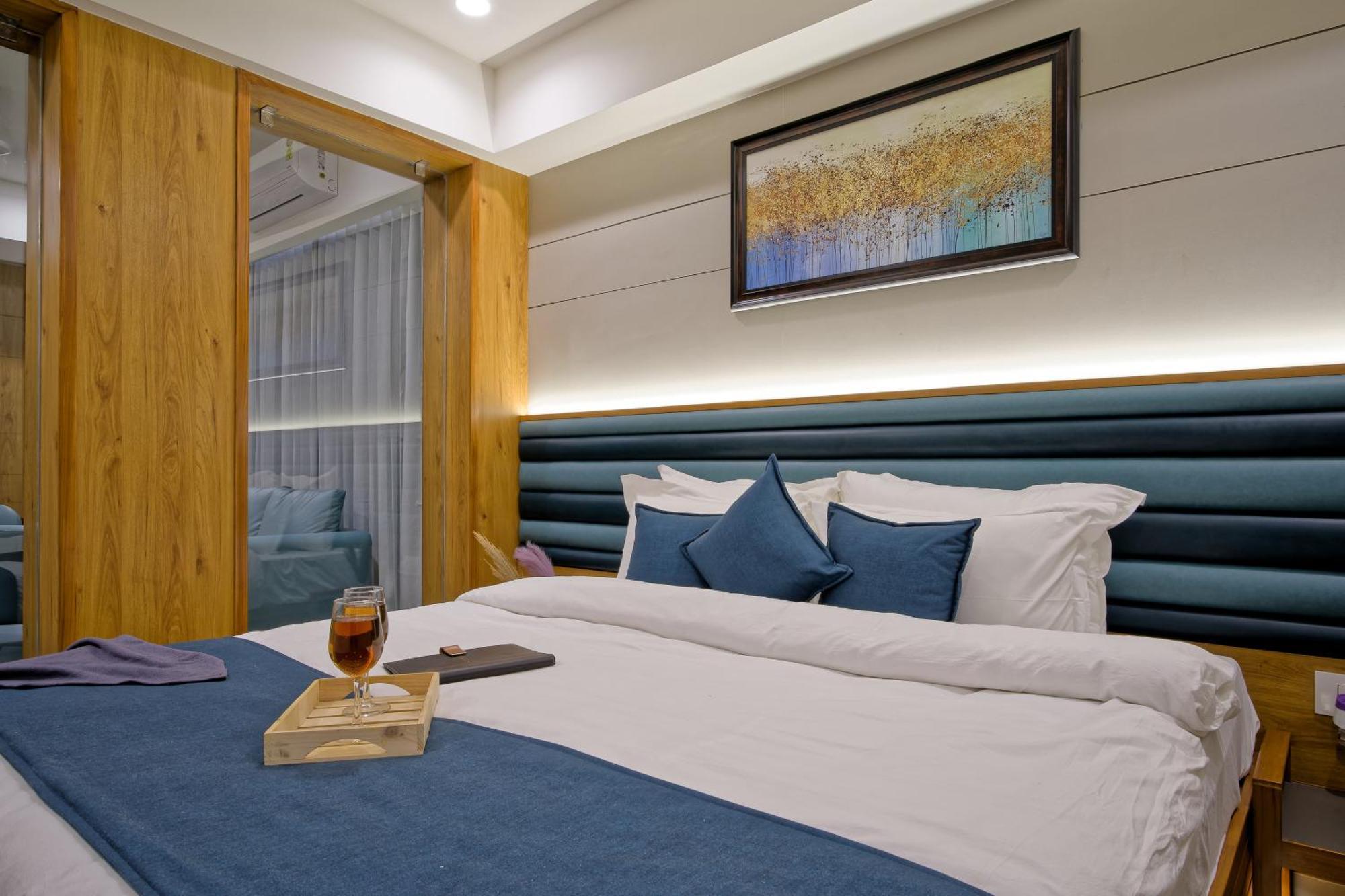Hotel Lake Point Ahmedabad Exterior foto
